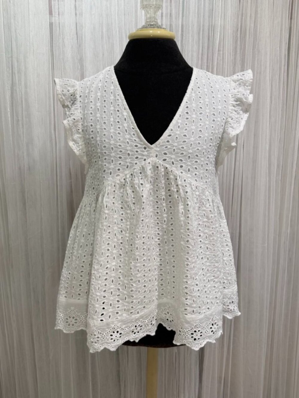 Entro Womens Eyelet Babydoll Top Size Medium White Ruffle Sleeve Boho Blouse